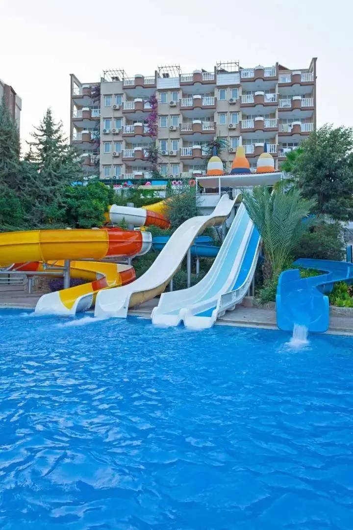 Alanya Kestel'de Aquaparklı, Ortak Havuzlu, 4 Kişilik Tatil Evi