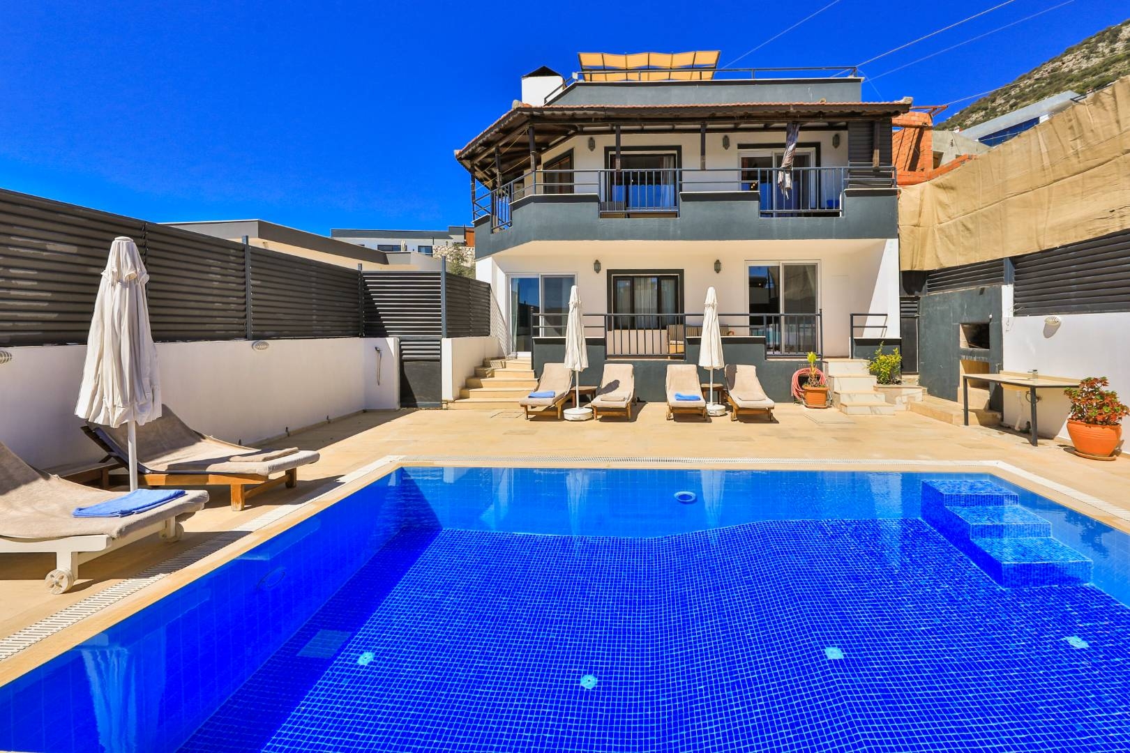 Kaş İslamlar'da Sakin Konumda, Özel Havuzlu, 3+1 Villa