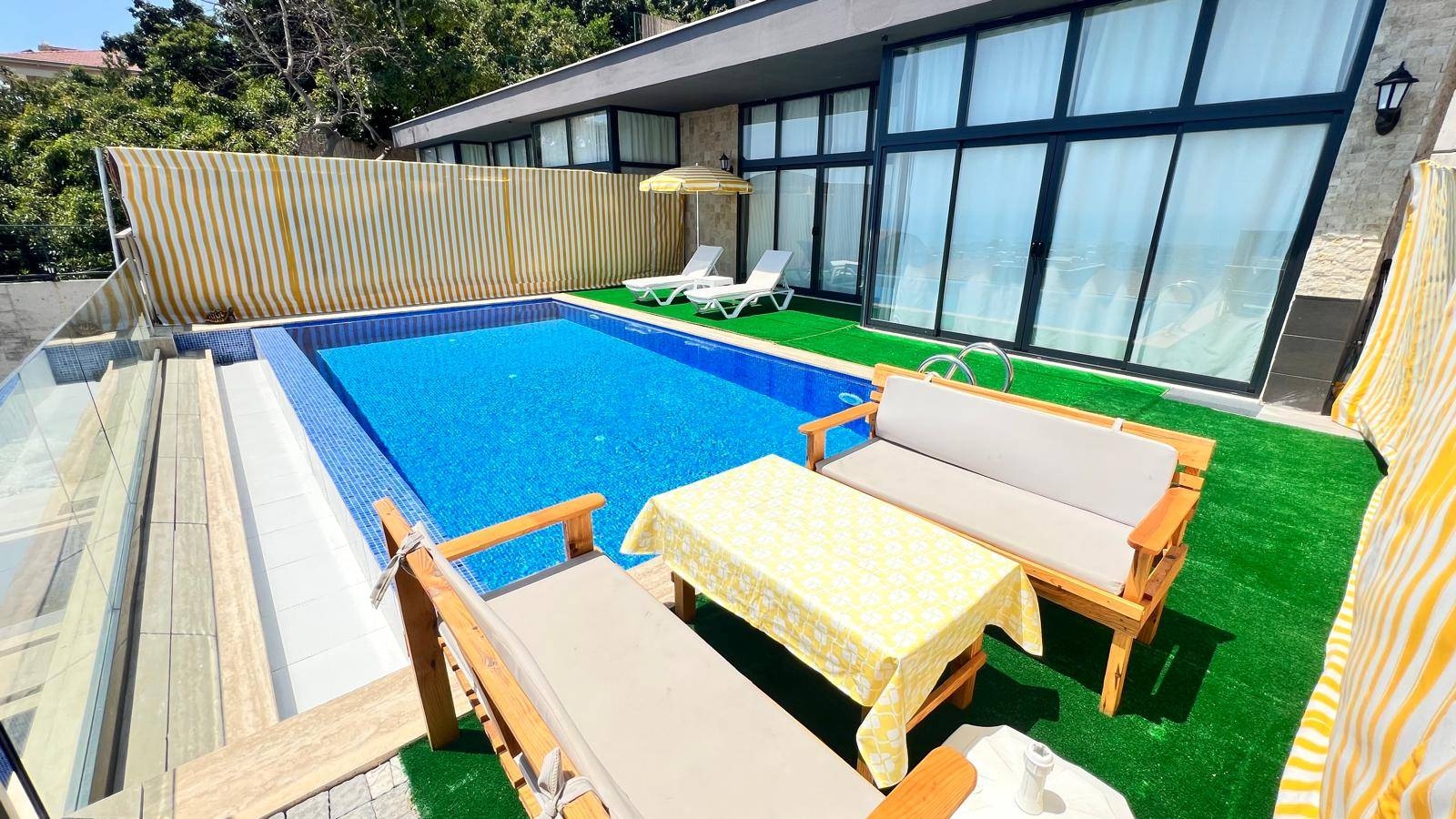 Alanya Büyükhasbahçe'de Merkeze Yakın, Özel Havuzlu, Balayı Villası