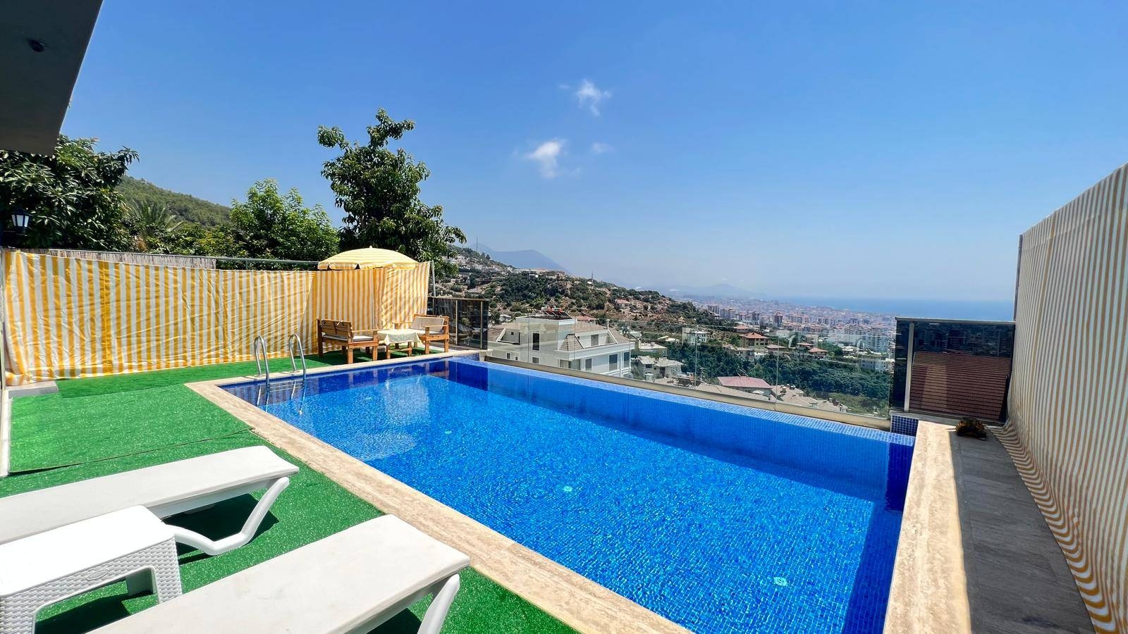 Alanya Büyükhasbahçe'de Merkeze Yakın, Özel Havuzlu, Balayı Villası