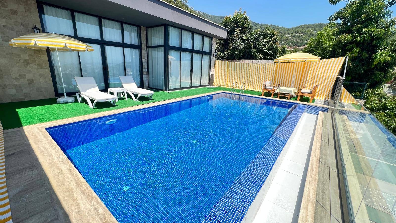 Alanya Büyükhasbahçe'de Merkeze Yakın, Özel Havuzlu, Balayı Villası
