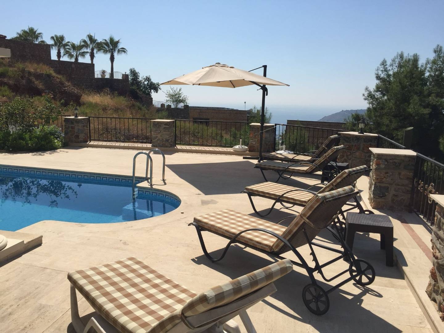 Alanya Bektaş'da Merkezi Konumda, Özel Havuzlu, 8 Kişilik Villa