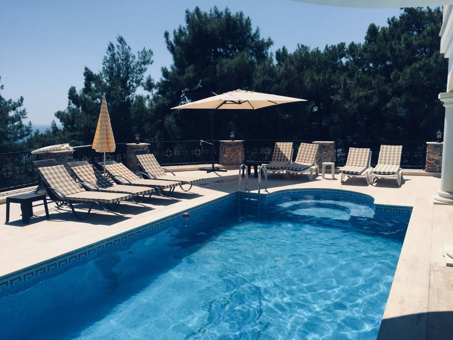 Alanya Bektaş'da Merkezi Konumda, Özel Havuzlu, 8 Kişilik Villa