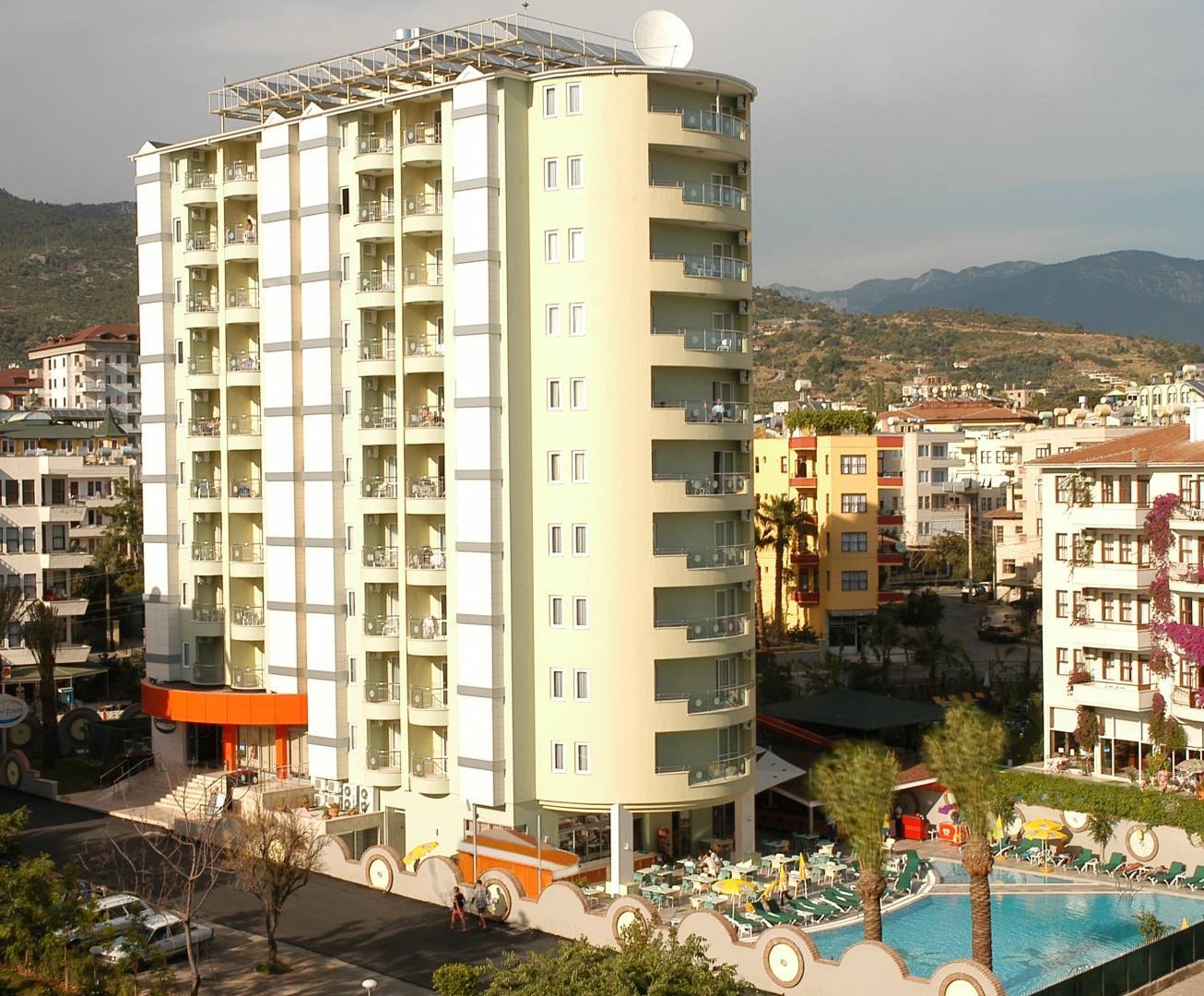 Alanya Güllerpınarı'nda Tesis İçerisinde, Ortak Havuzlu, Kiralık Suit