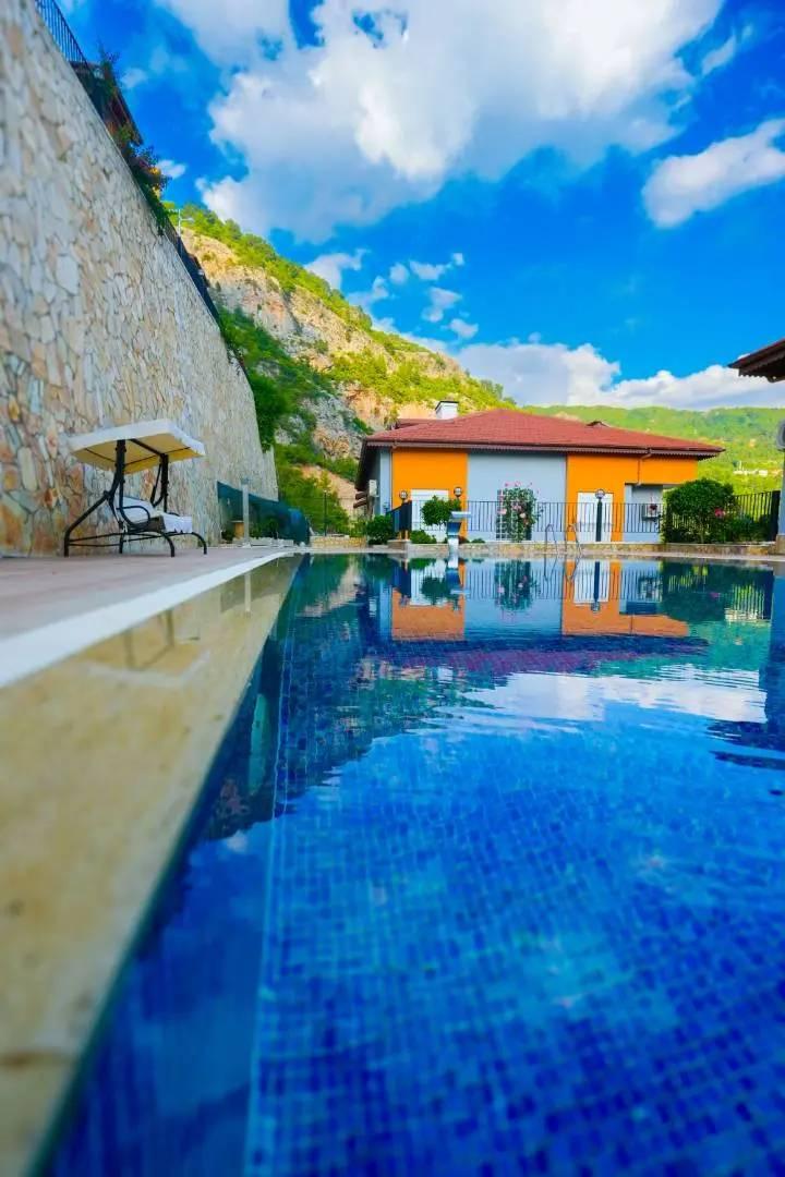 Alanya Bektaş'ta Tesis İçerisinde, Ortak Havuzlu, 3+1 Şık Suite-43404