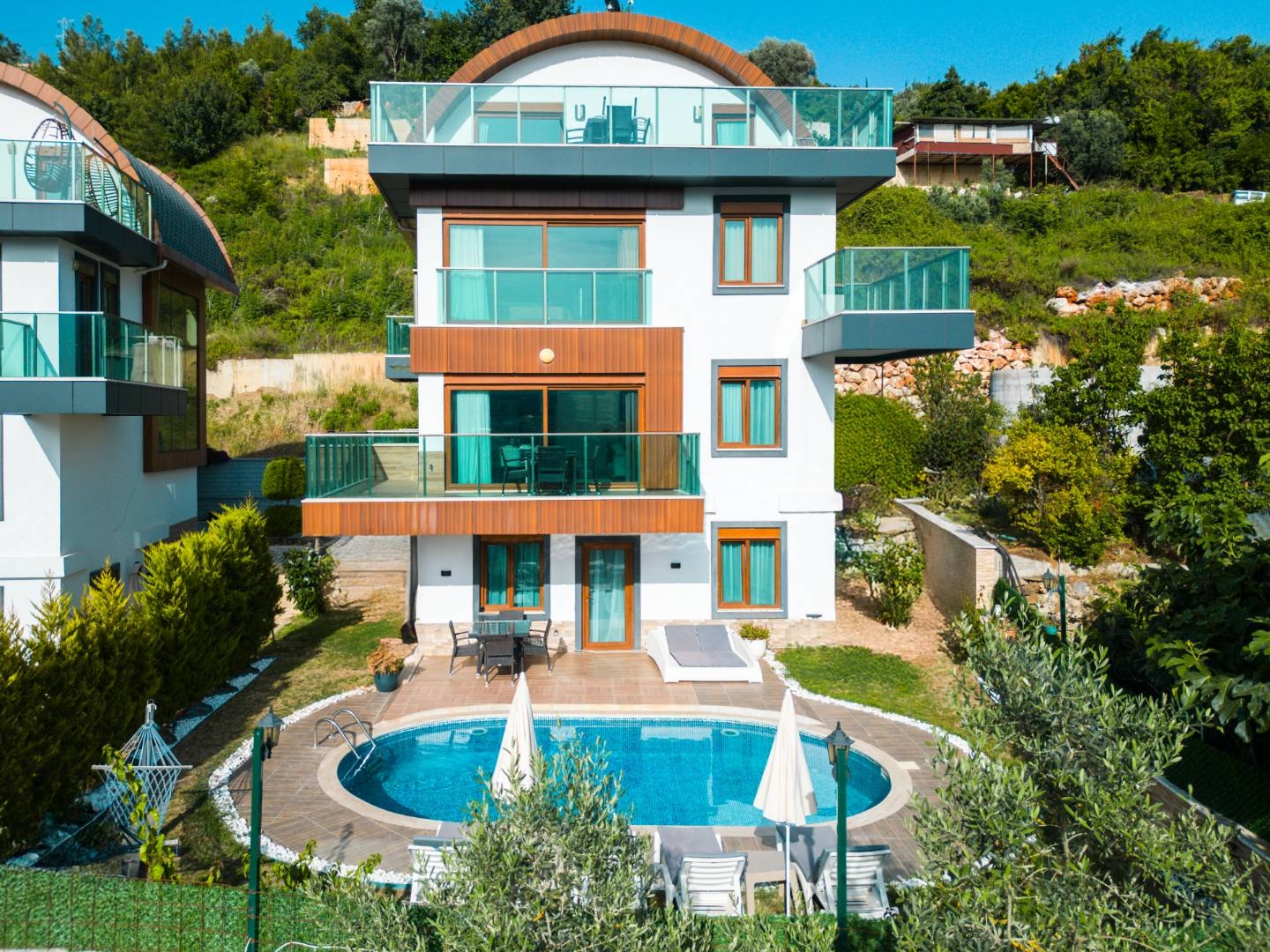 Alanya'da Merkezi Konumda, Deniz Manzaralı, Isıtmalı Havuzlu Villa