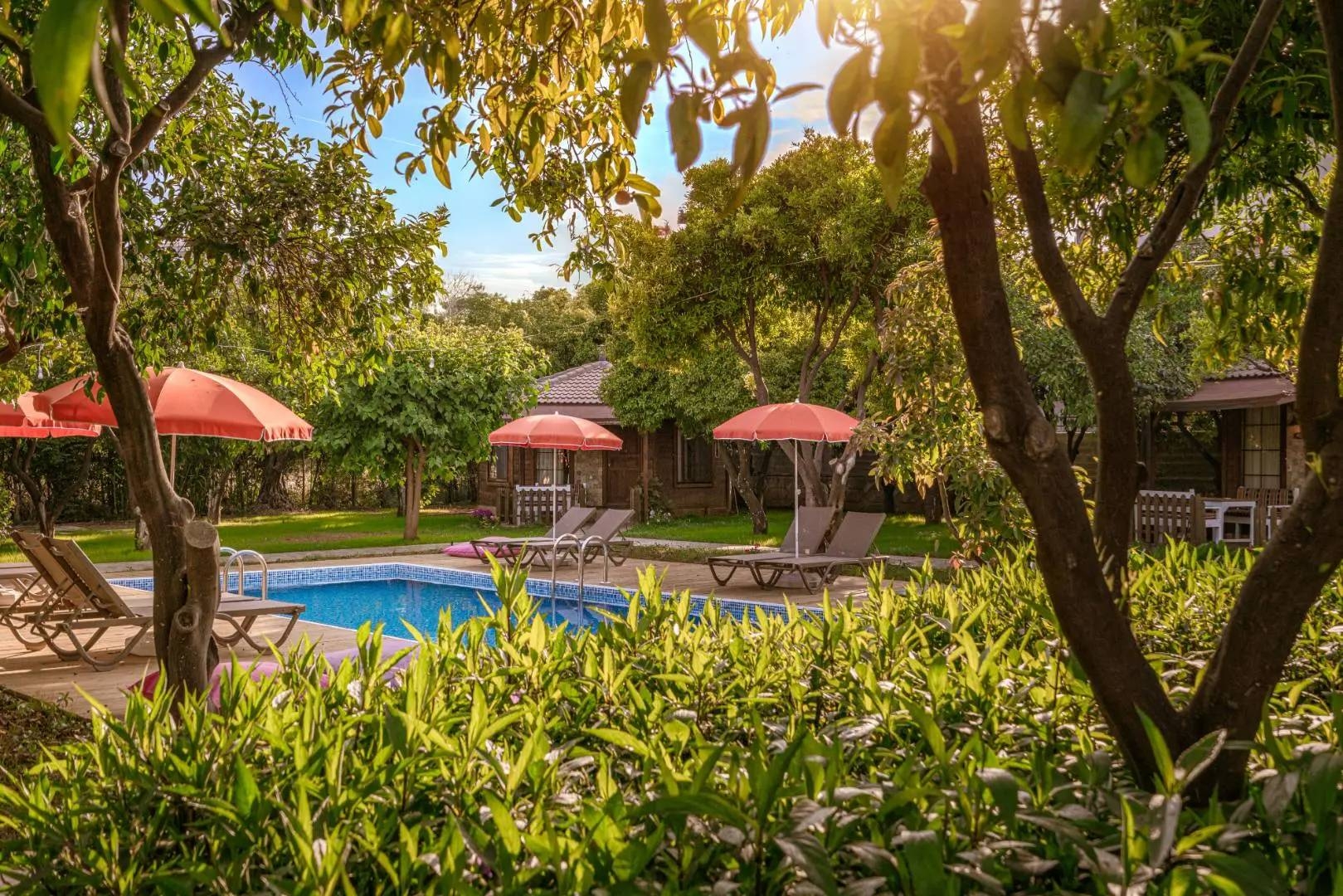 Antalya Alanya'da Merkeze Yakın Konumda, Ortak Havuzlu, Şık Bungalov
