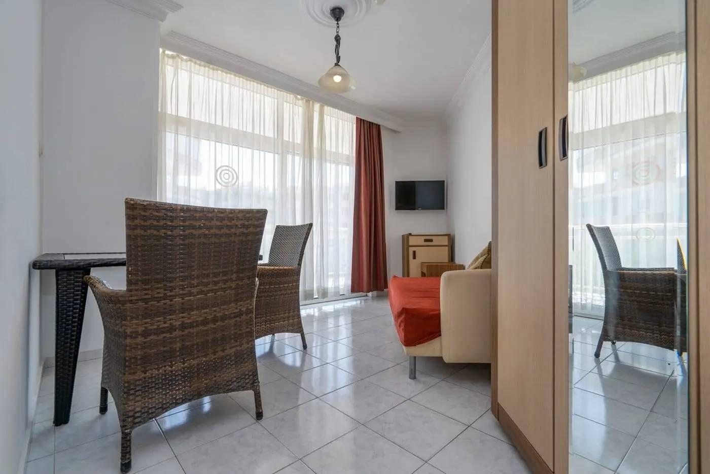 Antalya Alanya'da Merkezi Konumda, Ortak Havuzlu, Balkonlu Suite-43720