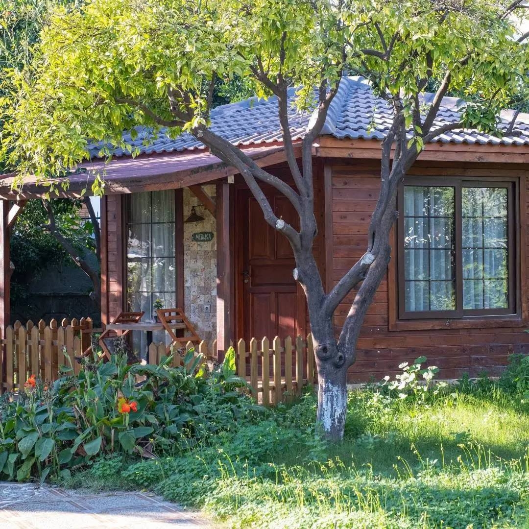Antalya Alanya'da Yeşillikler İçerisinde, Ortak Havuzlu, Lüks Bungalov