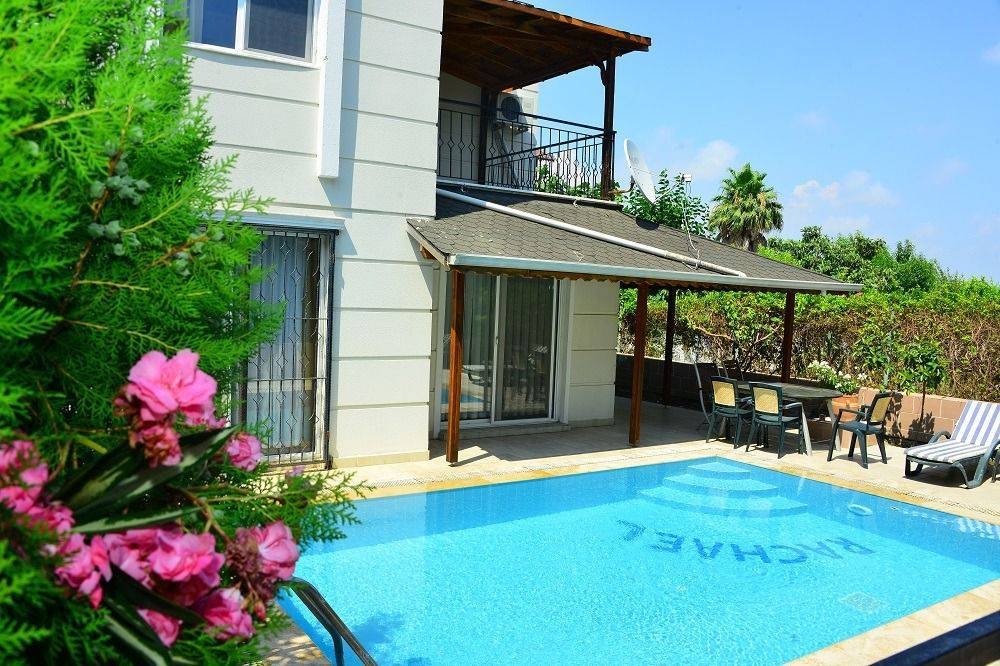 Serik Kadriye'de Kalabalık Ailelere Uygun, Özel Havuzlu, 4+1 Villa