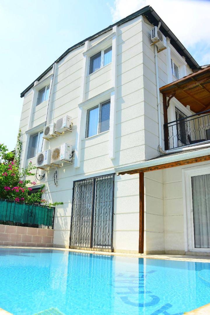 Serik Kadriye'de Kalabalık Ailelere Uygun, Özel Havuzlu, 4+1 Villa