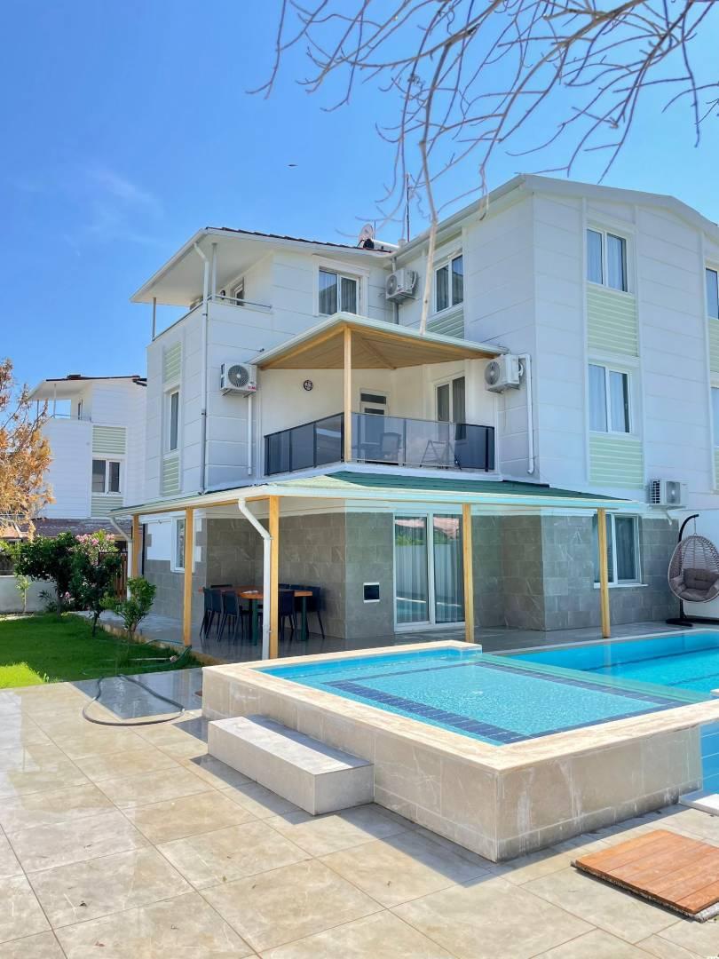 Antalya Serik'te Kalabalık Ailelere Uygun, Özel Havuzlu, Kiralık Villa-32220