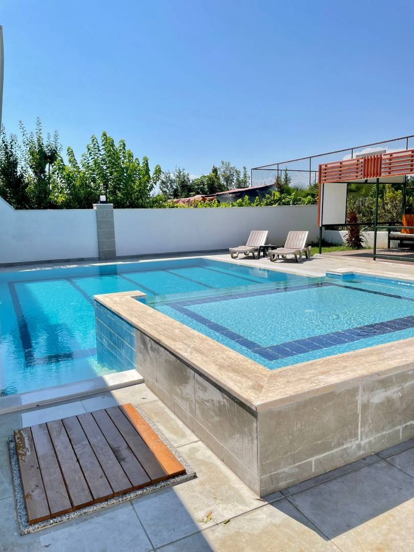 Antalya Serik'te Kalabalık Ailelere Uygun, Özel Havuzlu, Kiralık Villa