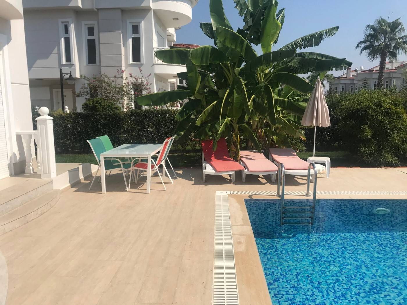 Antalya Serik'te Site İçerisinde, Özel Havuzlu, Geniş Bahçeli Villa