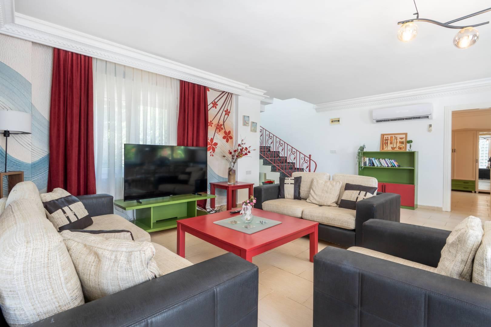 Antalya Belek'te Yemyeşil Bahçeli, Özel Havuzlu, Konforlu Villa-14147