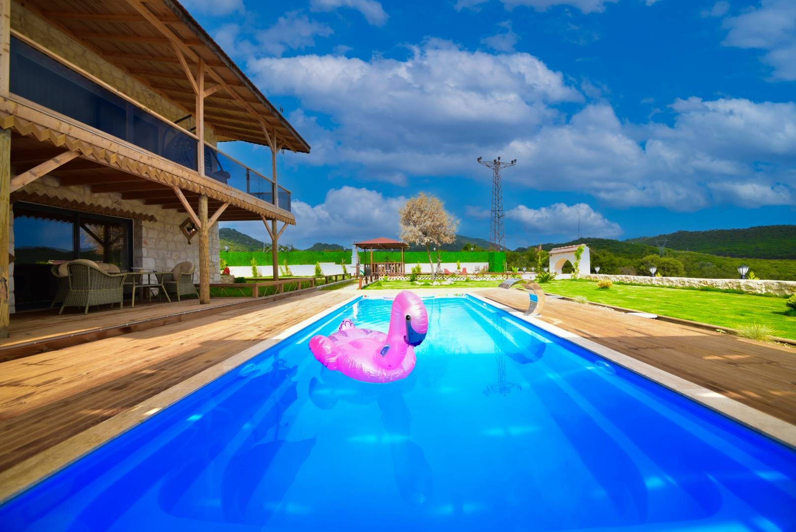 Demre Davazlar'da Geniş Alanlara Sahip, Özel Havuzlu, Bahçeli Villa