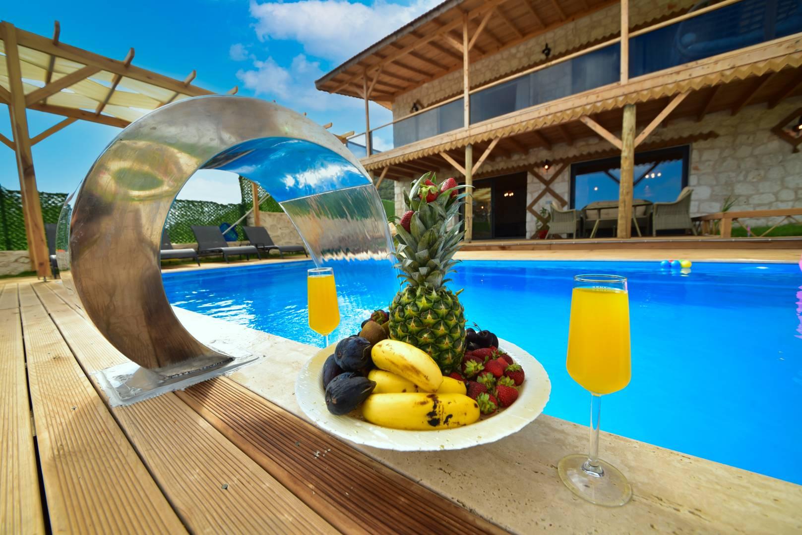 Demre Davazlar'da Geniş Alanlara Sahip, Özel Havuzlu, Bahçeli Villa-43267