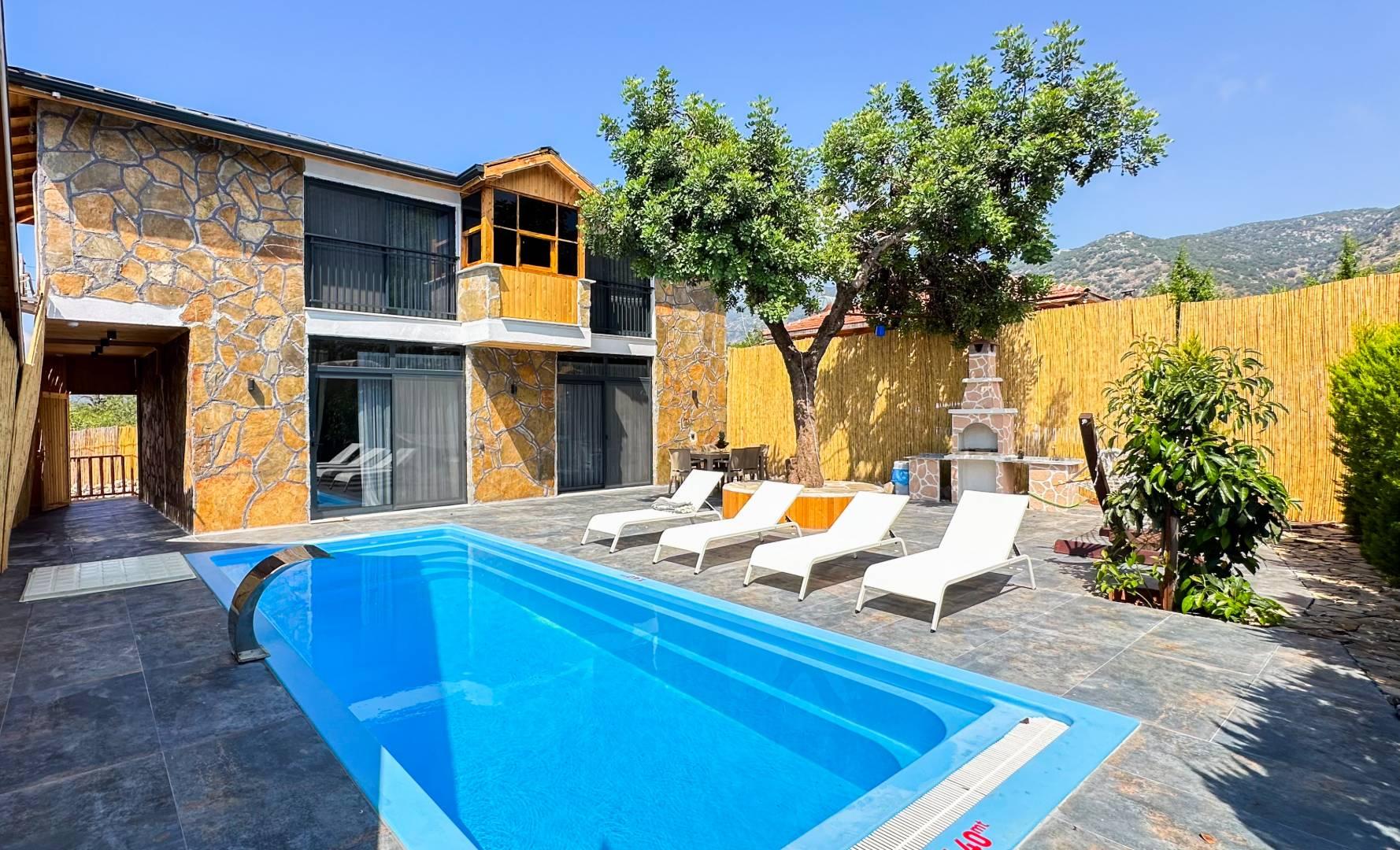 Antalya Demre'de Çekirdek Ailelere Uygun, Özel Havuzlu, Şık Villa-43174