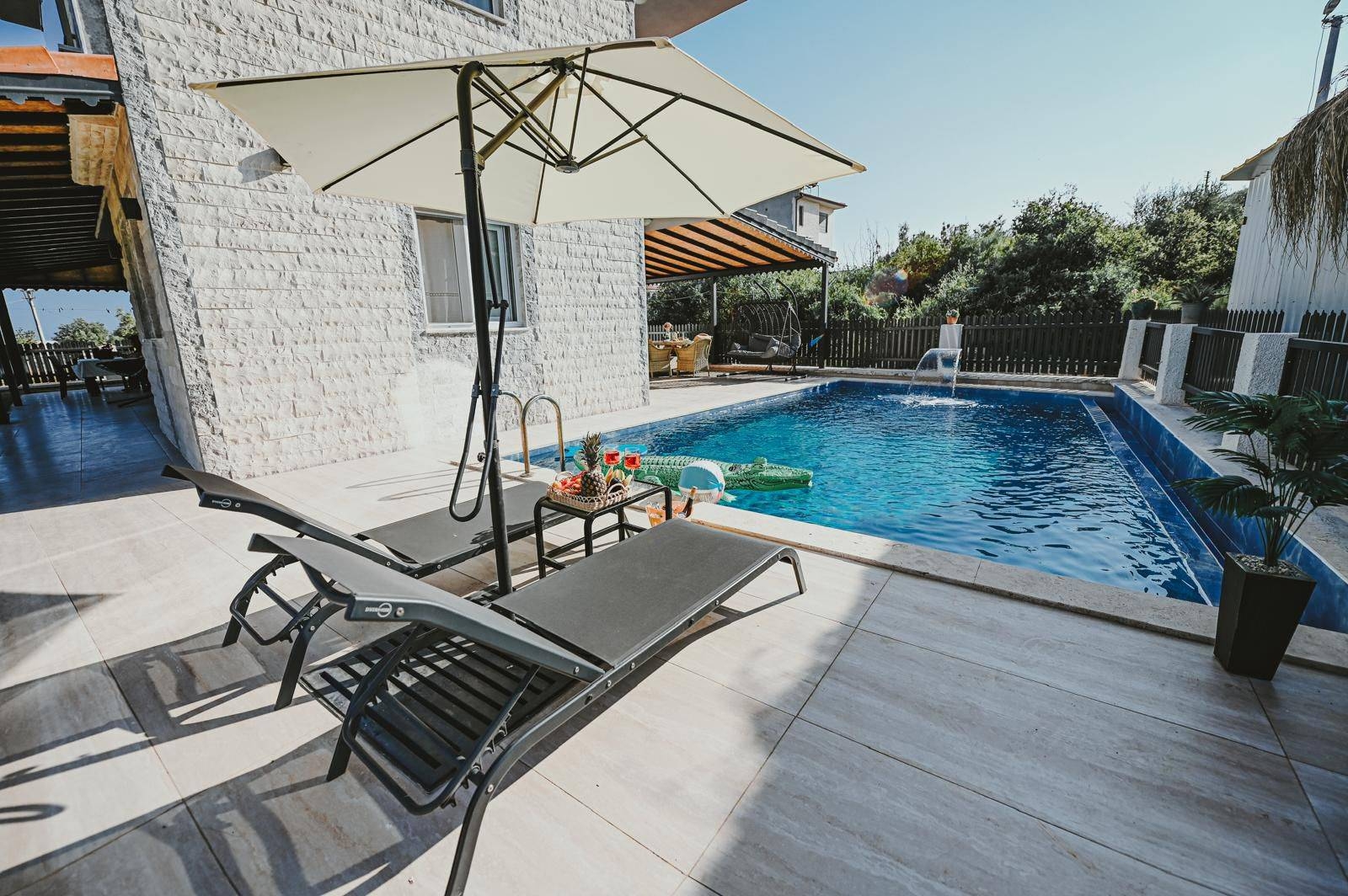 Antalya Demre'de Denize Yakın Konumda, Özel Havuzlu, Şık Villa