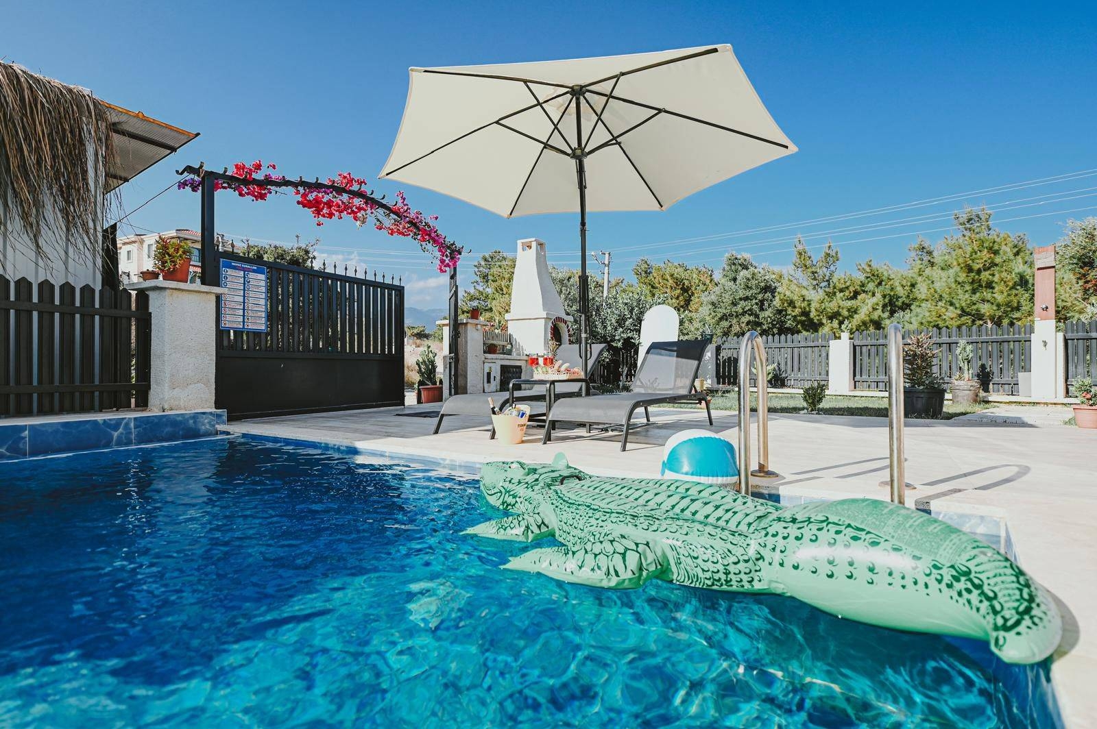 Antalya Demre'de Denize Yakın Konumda, Özel Havuzlu, Şık Villa