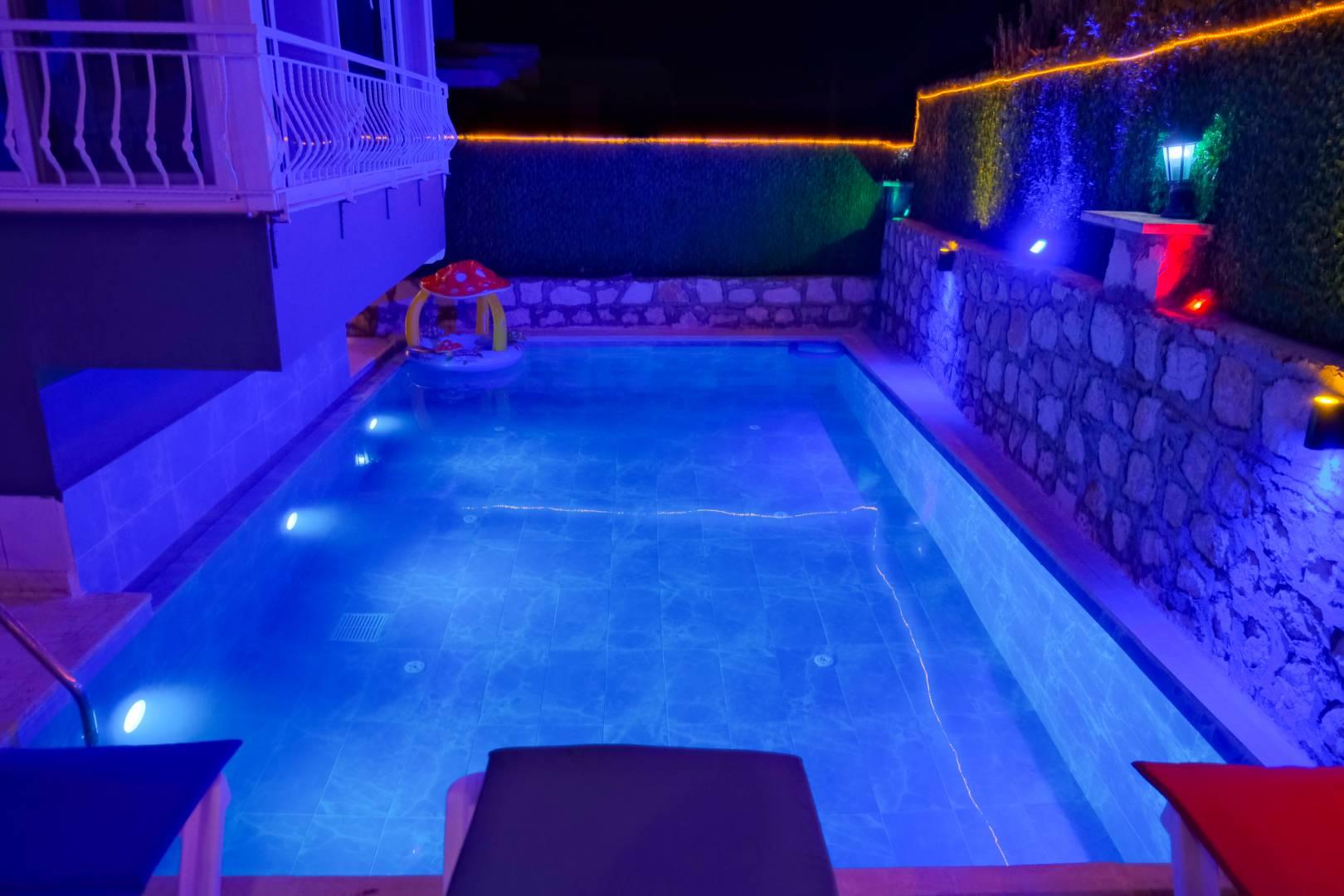 Antalya Demre'de Geniş Bahçeli, Özel Havuzlu, Kiralık Villa-33388