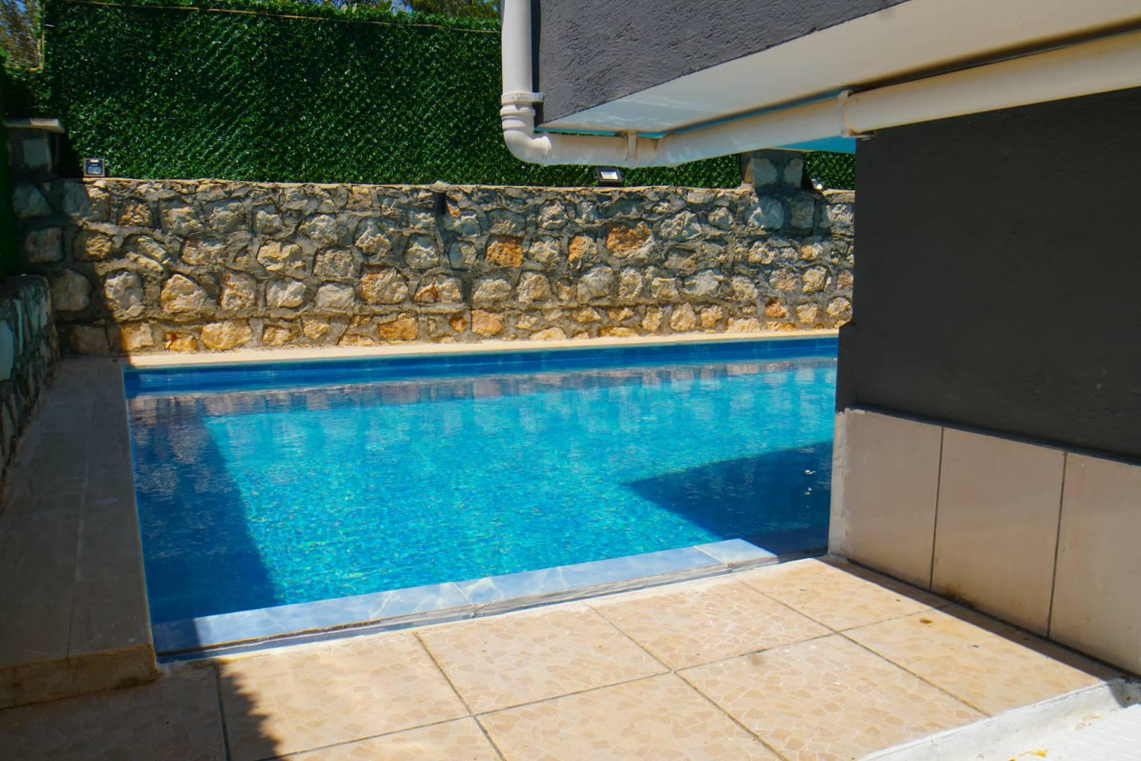 Antalya Demre'de Geniş Bahçeli, Özel Havuzlu, Kiralık Villa-33388