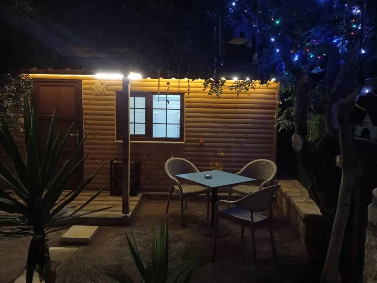 Antalya Finike'de Denize Yakın Konumda, Bahçeli, Konforlu Bungalov