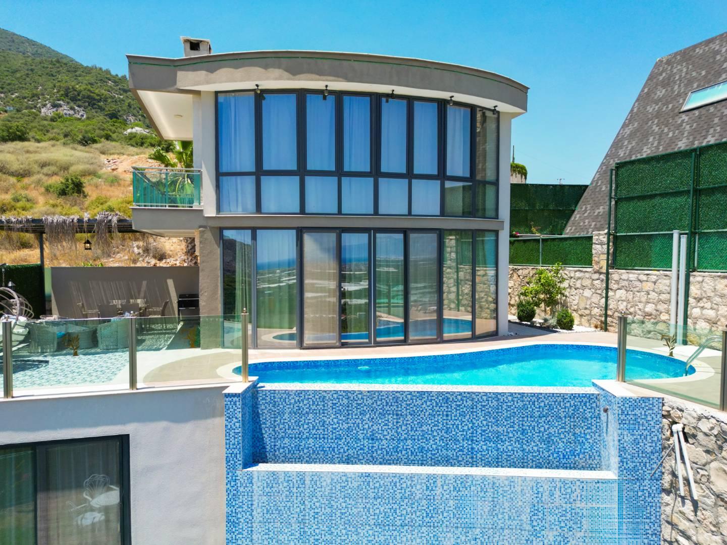 Antalya Finike'de Sakin Konumda, Özel Havuzlu, Modern Villa-43338