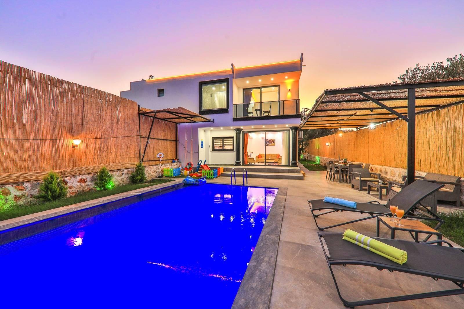 Kaş Gelemiş'te Çekirdek Ailelere Uygun, Özel Havuzlu, Jakuzili Villa-43271