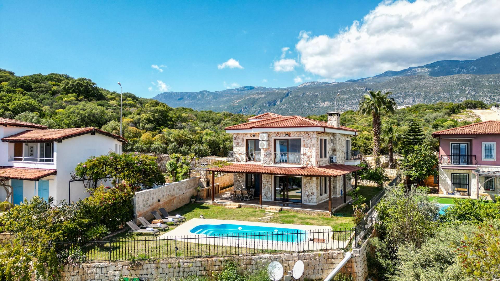 Kaş Çukurbağ'da Merkezi Konumda, Özel Havuzlu, Şık Villa-42788