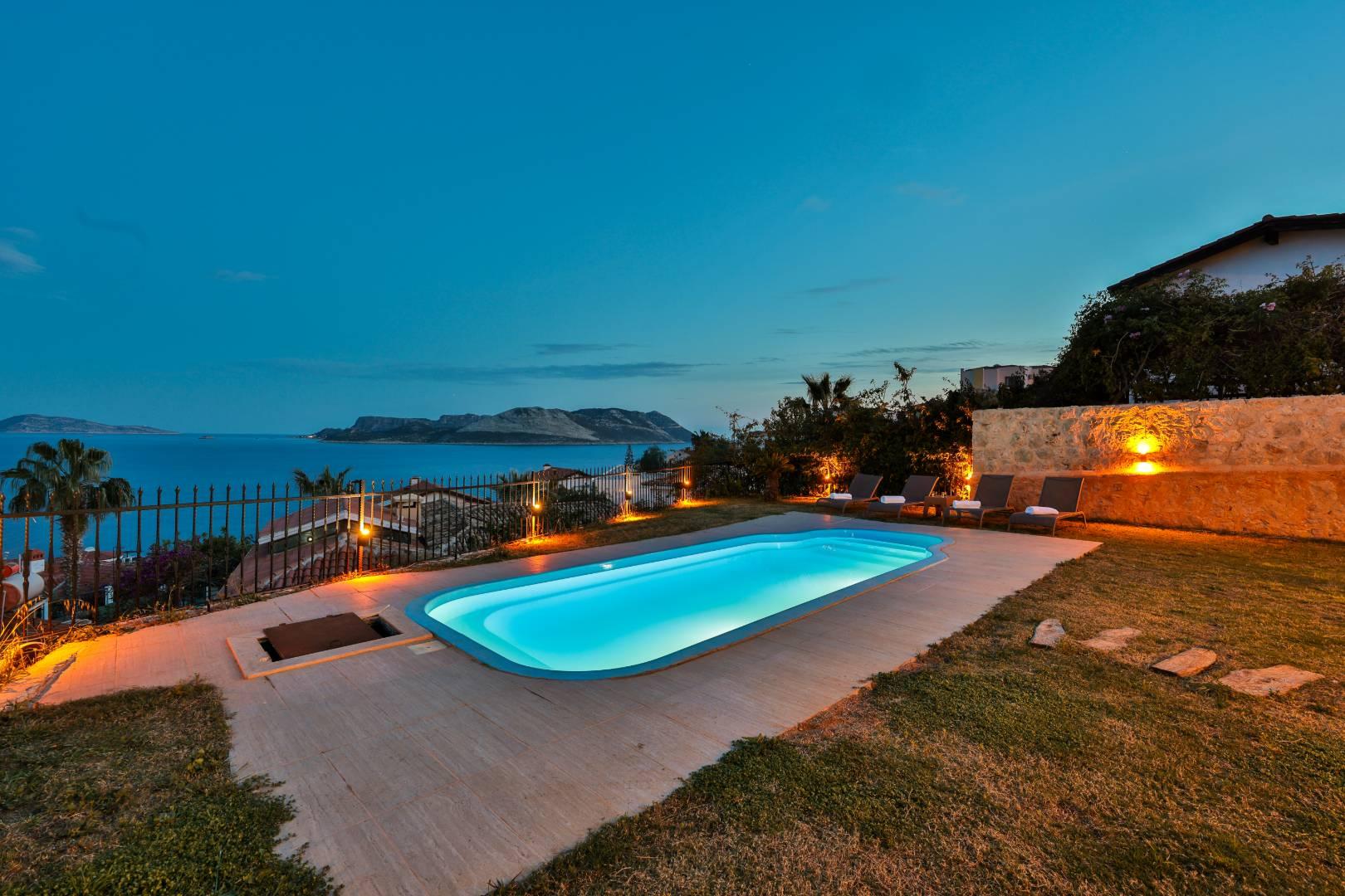 Kaş Çukurbağ'da Merkezi Konumda, Özel Havuzlu, Şık Villa-42788