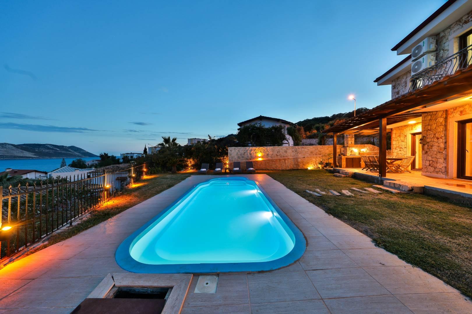 Kaş Çukurbağ'da Merkezi Konumda, Özel Havuzlu, Şık Villa-42788