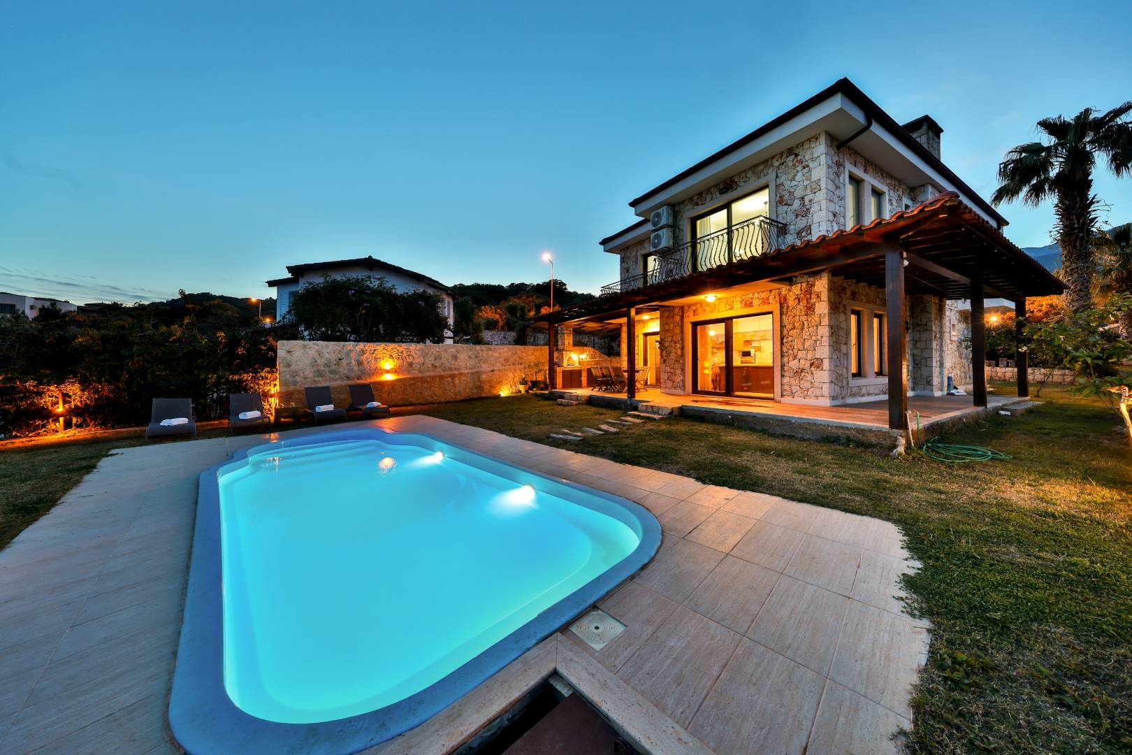 Kaş Çukurbağ'da Merkezi Konumda, Özel Havuzlu, Şık Villa