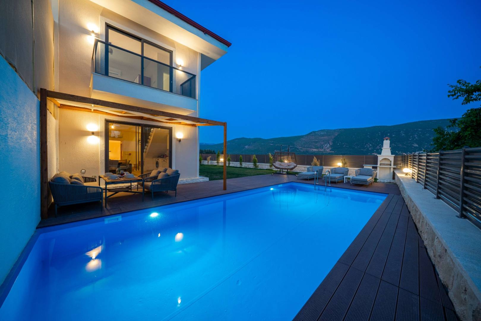 Kaş Kasaba'da Çekirdek Ailelere Uygun, Özel Havuzlu, Şık Villa