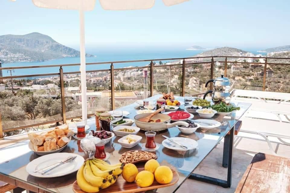 Kalkan Kızıltaş'ta Merkezi Konumda, Özel Havuzlu, Modern Villa