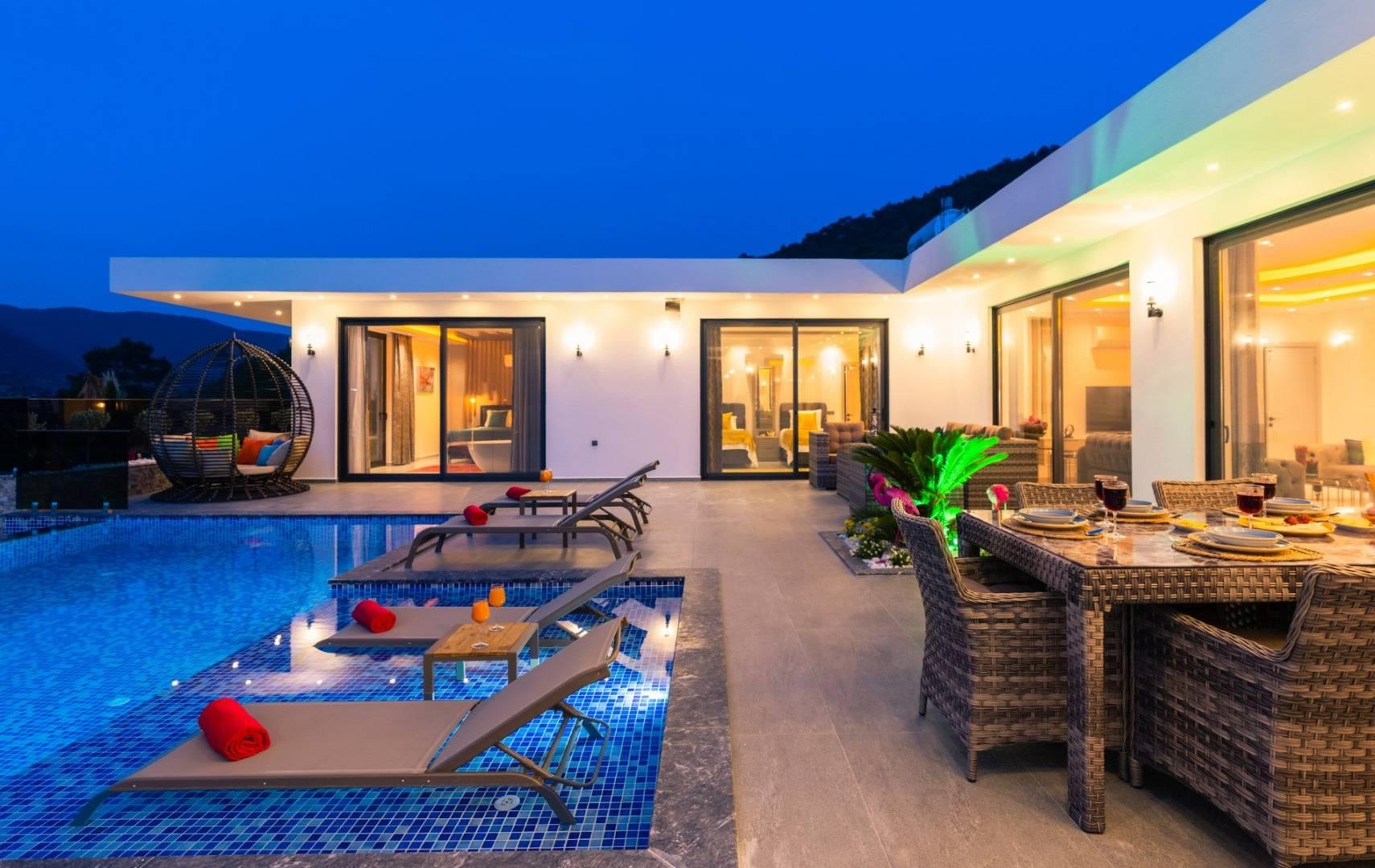 Antalya Kaş'ta Doğa Manzaralı, Özel Havuzlu, Bol Olanaklı Villa-36830