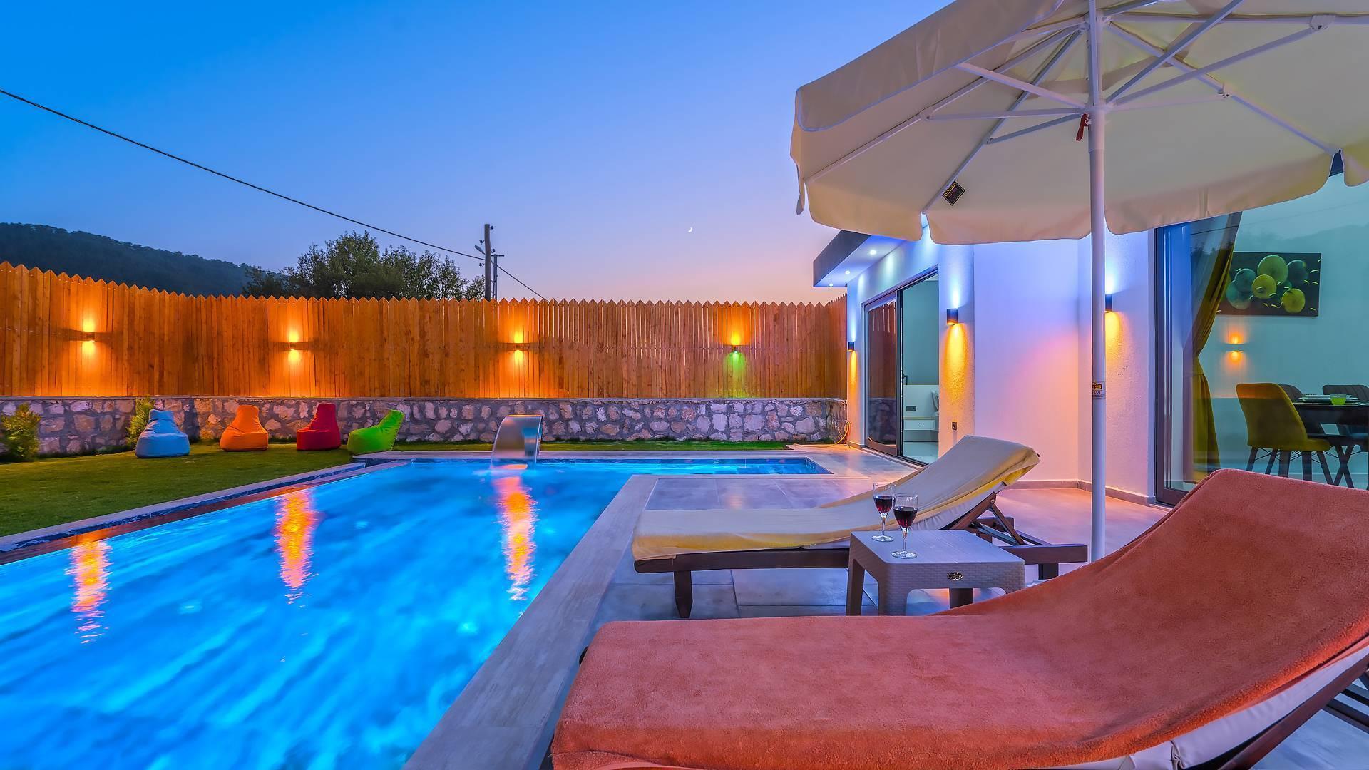 Kaş Sarıbelen'de Doğa Manzaralı, Özel Havuzlu, Bahçeli Şık Villa-36494