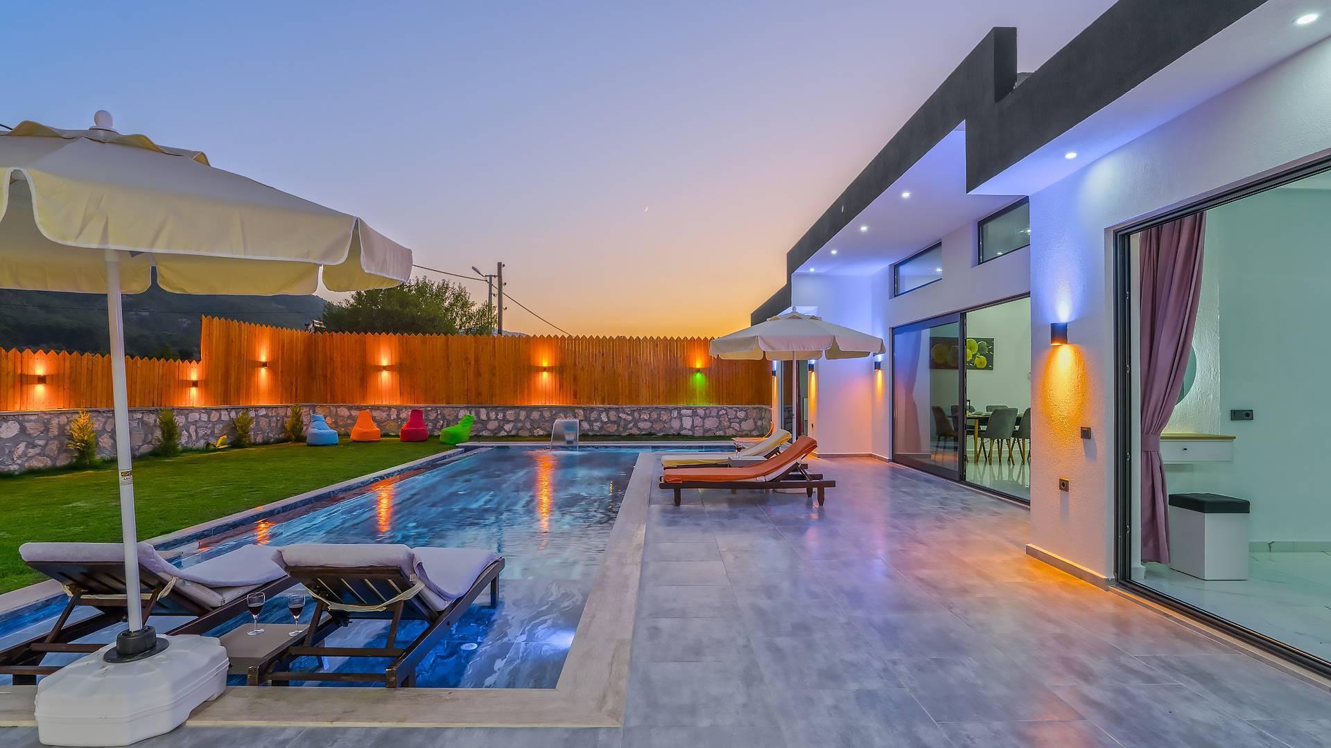 Kaş Sarıbelen'de Doğa Manzaralı, Özel Havuzlu, Bahçeli Şık Villa-36494