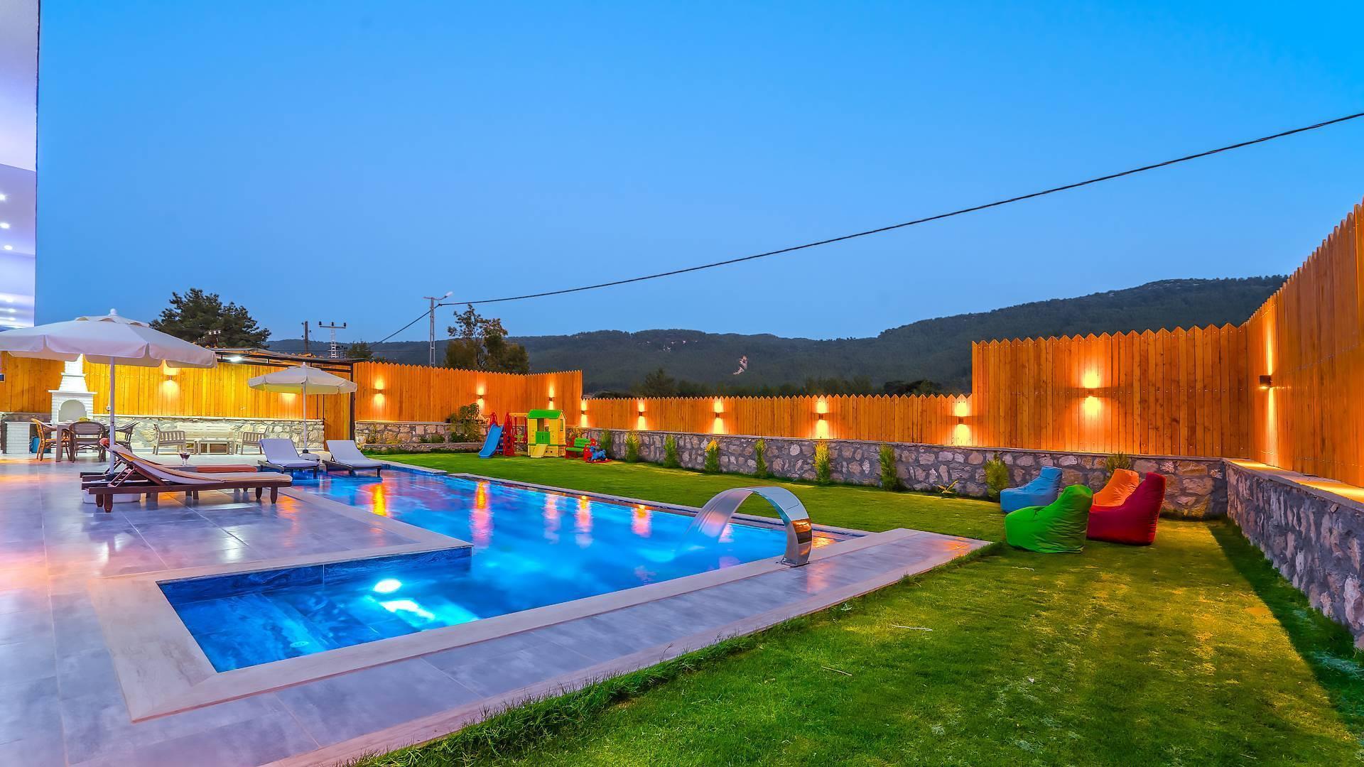 Kaş Sarıbelen'de Doğa Manzaralı, Özel Havuzlu, Bahçeli Şık Villa-36494