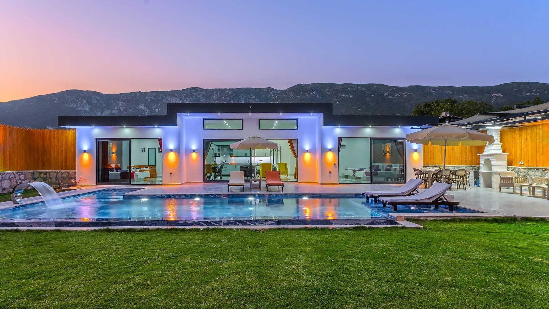 Kaş Sarıbelen'de Doğa Manzaralı, Özel Havuzlu, Bahçeli Şık Villa-36494