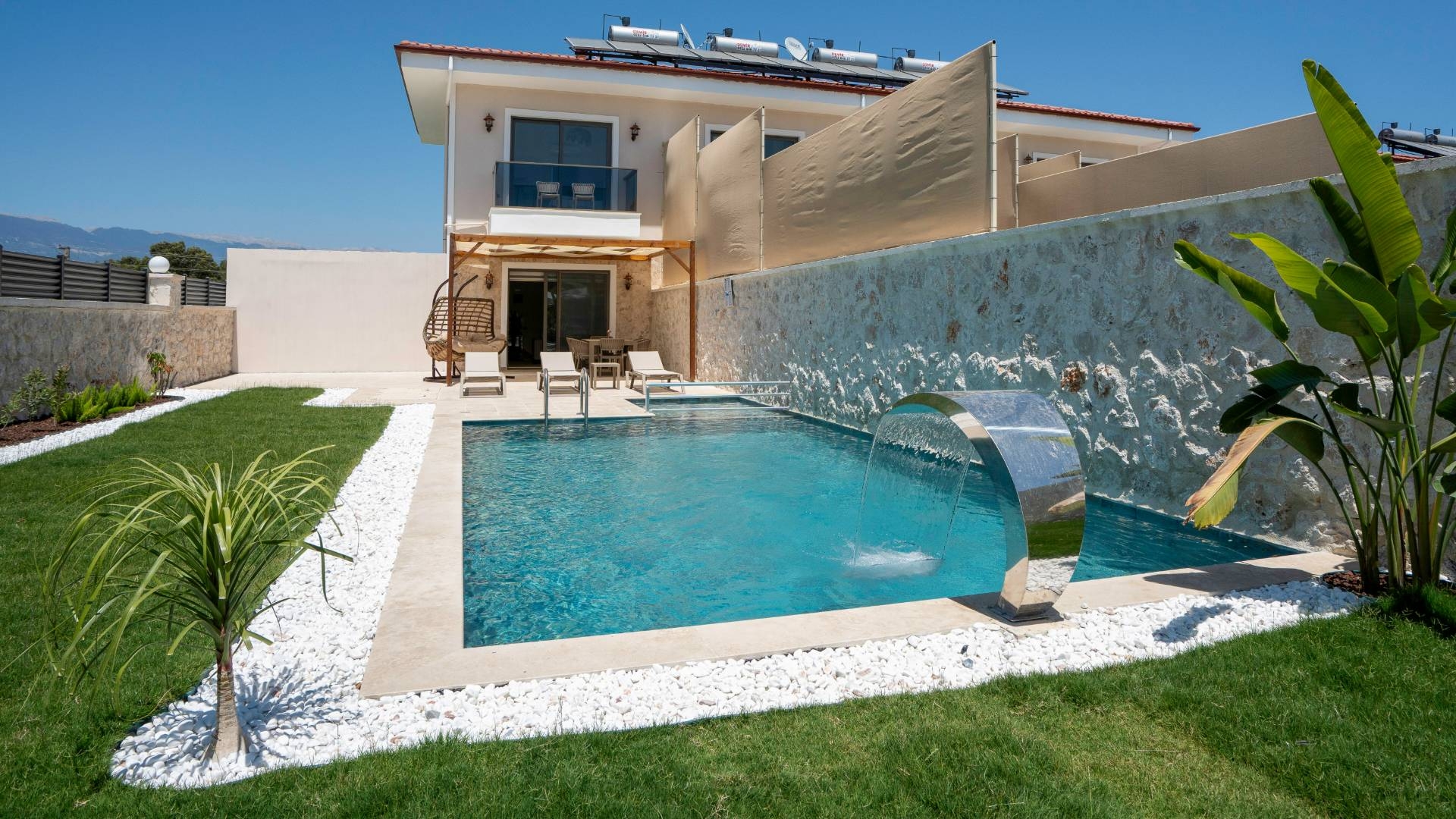 Kaş Kasaba'da Huzurlu Konumda, Özel Havuzlu, Konforlu Villa