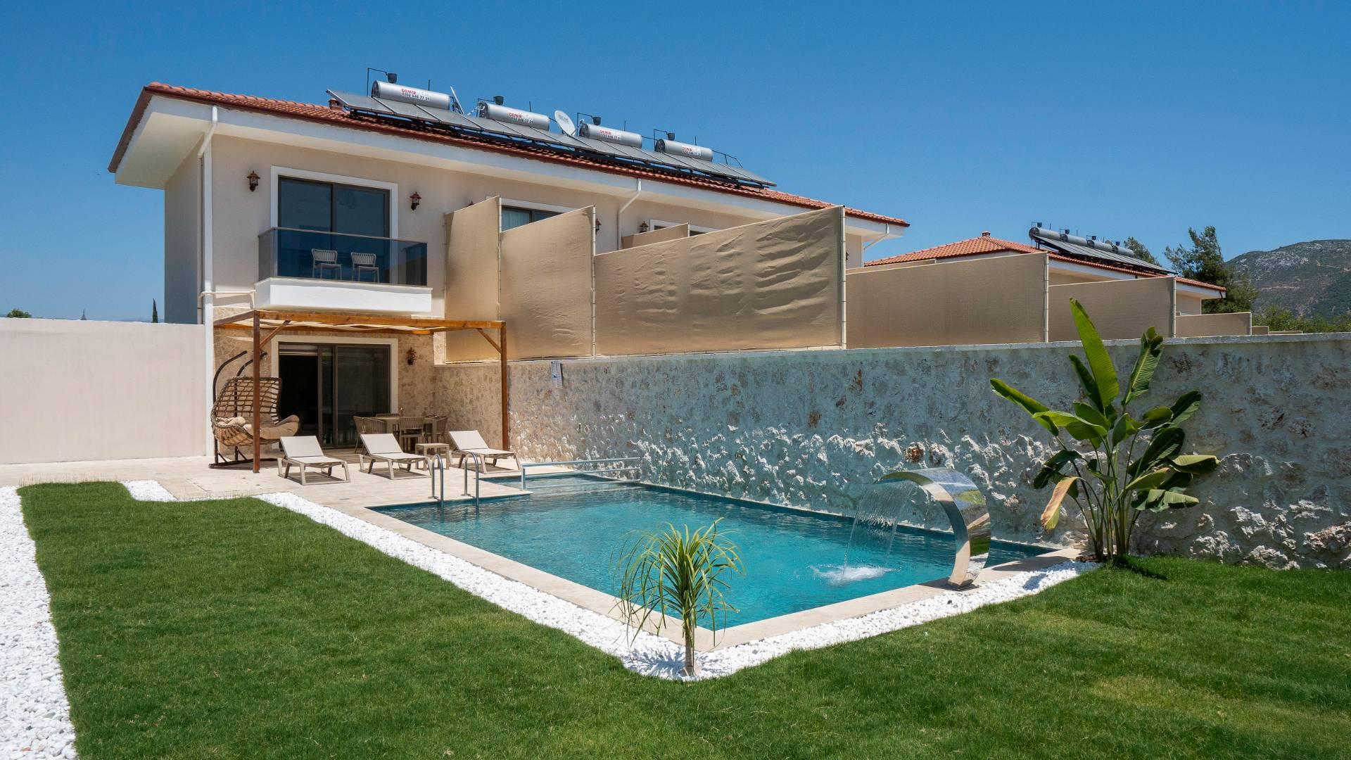 Kaş Kasaba'da Huzurlu Konumda, Özel Havuzlu, Konforlu Villa-43441