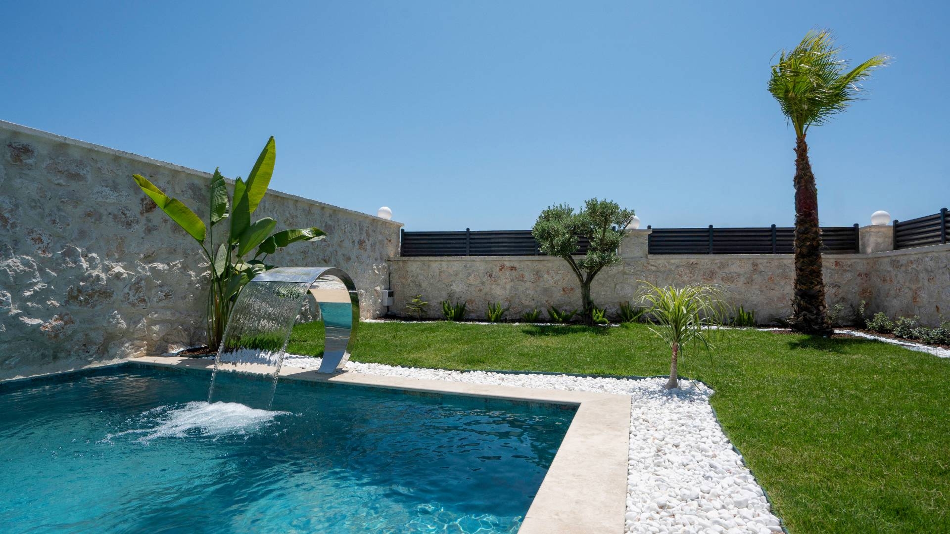 Kaş Kasaba'da Huzurlu Konumda, Özel Havuzlu, Konforlu Villa