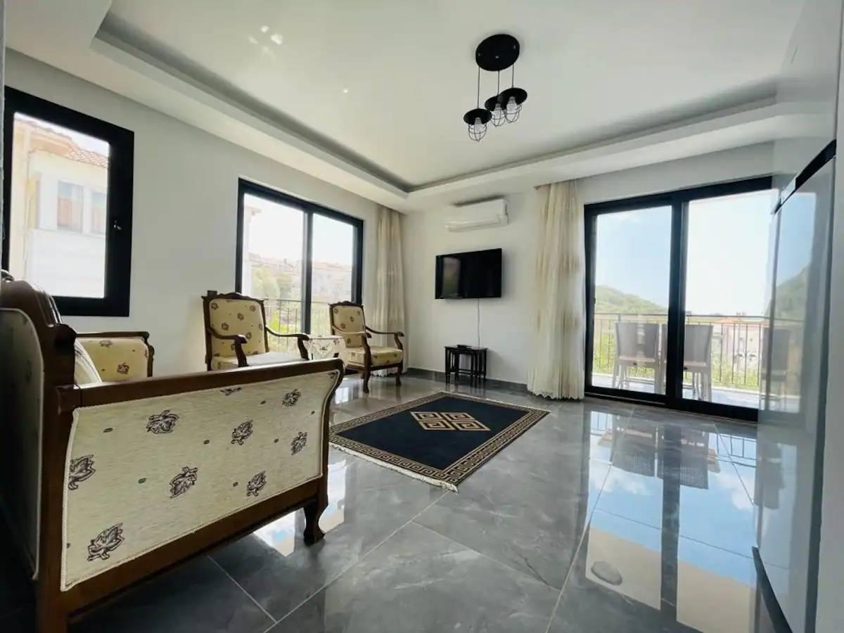 Kaş Andifli'de Merkezi Konumda, Geniş Bahçeli, Konforlu Suit-32755