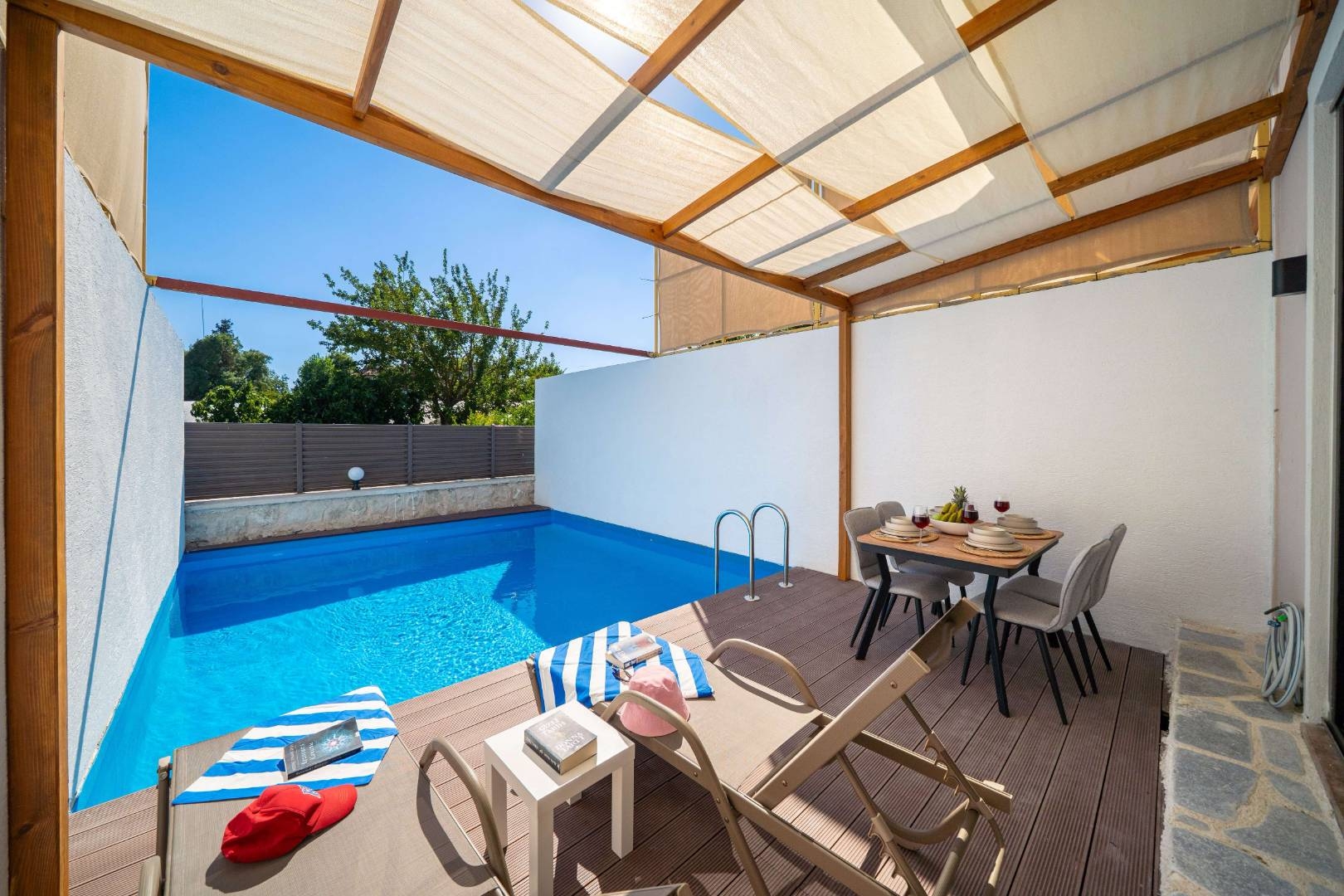 Kaş Kasaba'da Minimalist Tasarımlı, Özel Havuzlu, Balayı Villası