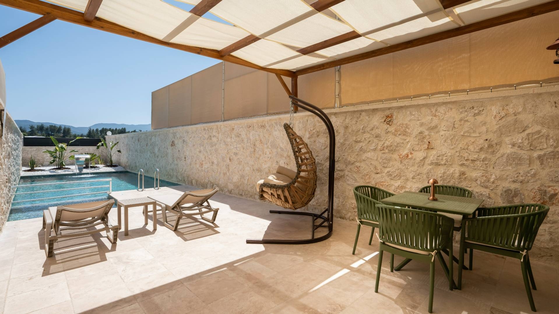 Kaş Kasaba'da Tesis İçerisinde, Özel Havuzlu, Balayı Villası