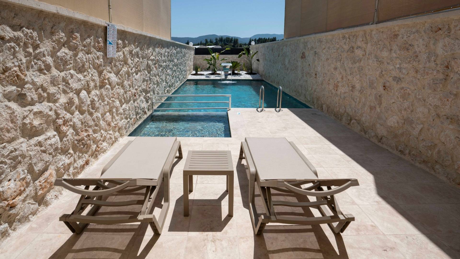 Kaş Kasaba'da Tesis İçerisinde, Özel Havuzlu, Balayı Villası