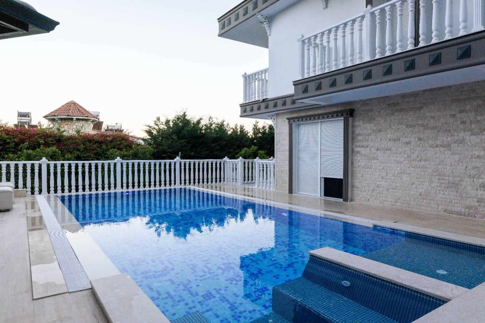 Antalya Kemer'de Denize Yakın, Özel Havuzlu, Muhafazakar Villa-16807