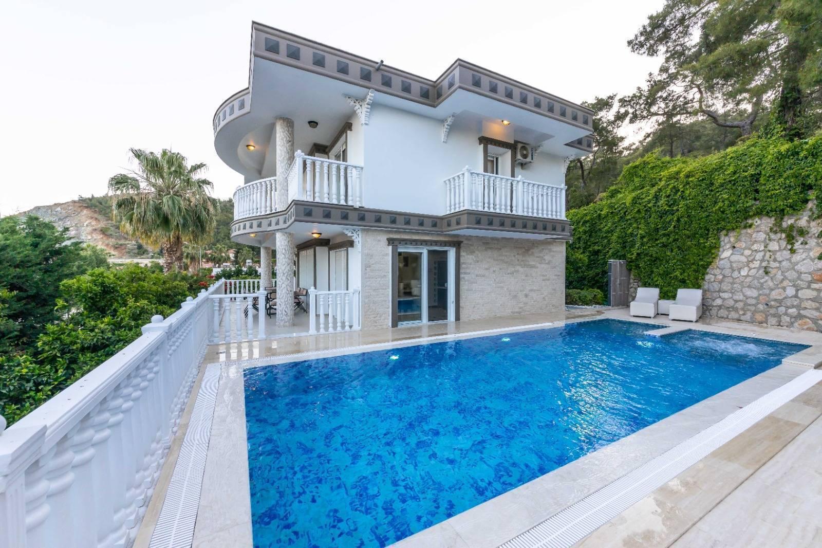 Antalya Kemer'de Denize Yakın, Özel Havuzlu, Muhafazakar Villa-16807