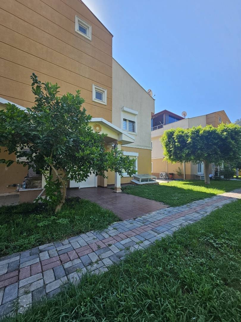 Antalya Konyaaltı'nda Plaja Yakın, Geniş Ailelere Uygun, Modern Villa